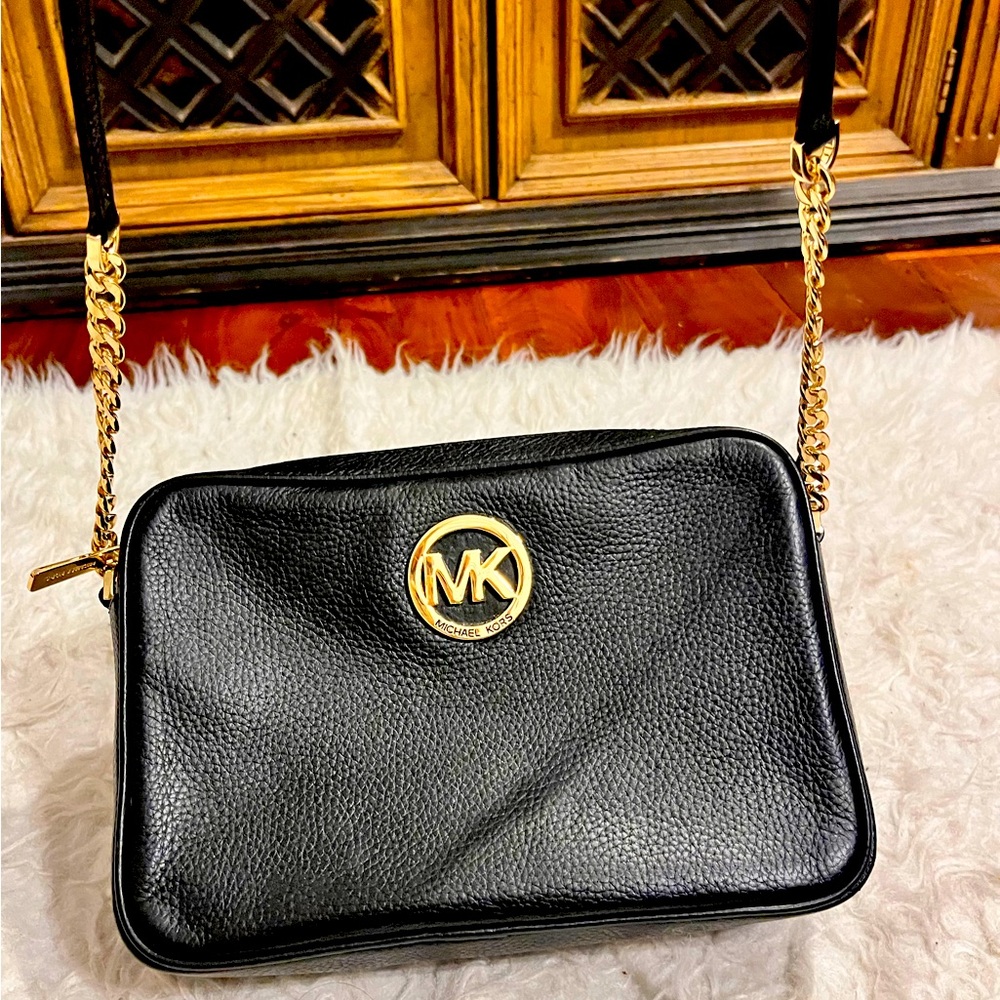 Michael Kors Purse, NWOT. Black with Gold strap ~Excellent Condition